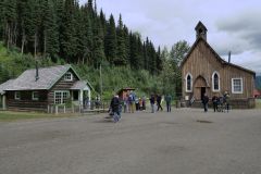 Bakerville links Schulhaus